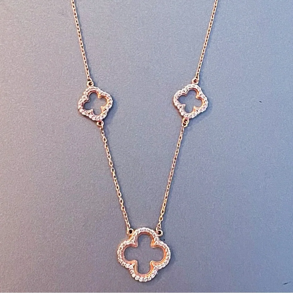 Elegant Rose Gold and Silver Clover Necklace - Picture 5 of 5